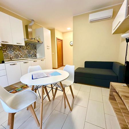 Grab A Flat In Coroneo Aparthotel Trieste Exteriör bild
